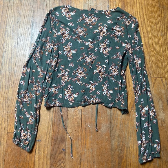 Forever 21 flower blouse - Picture 2 of 4